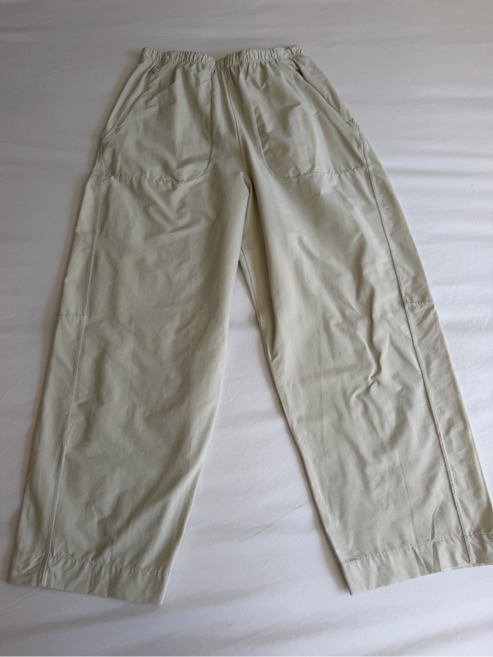 Lululemon Bone White Lightweight Mid Rise Barrel Leg Crop Pants
